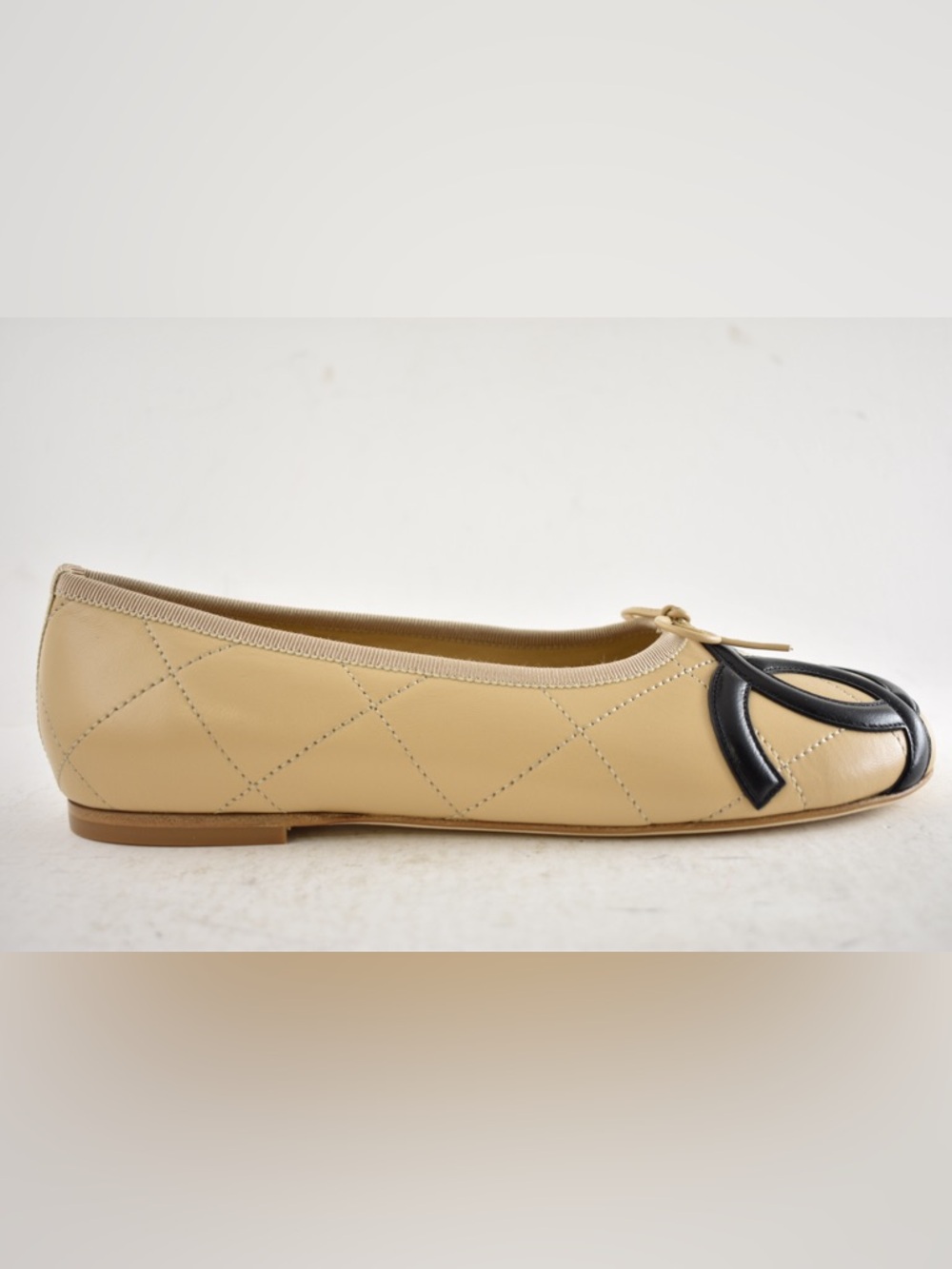 Chanel 26M Coco Beach Cambon Beige Black CC XL Logo Ballet Ballerina Flat 37 - Picture 2 of 16